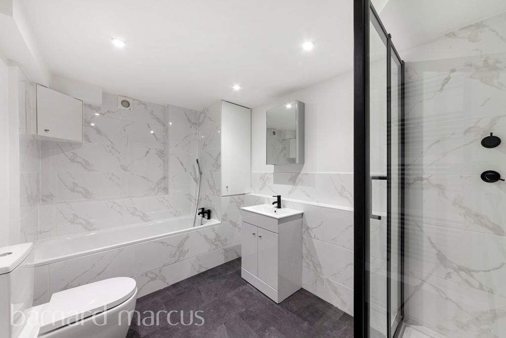 Property photo 1 of 8 Front