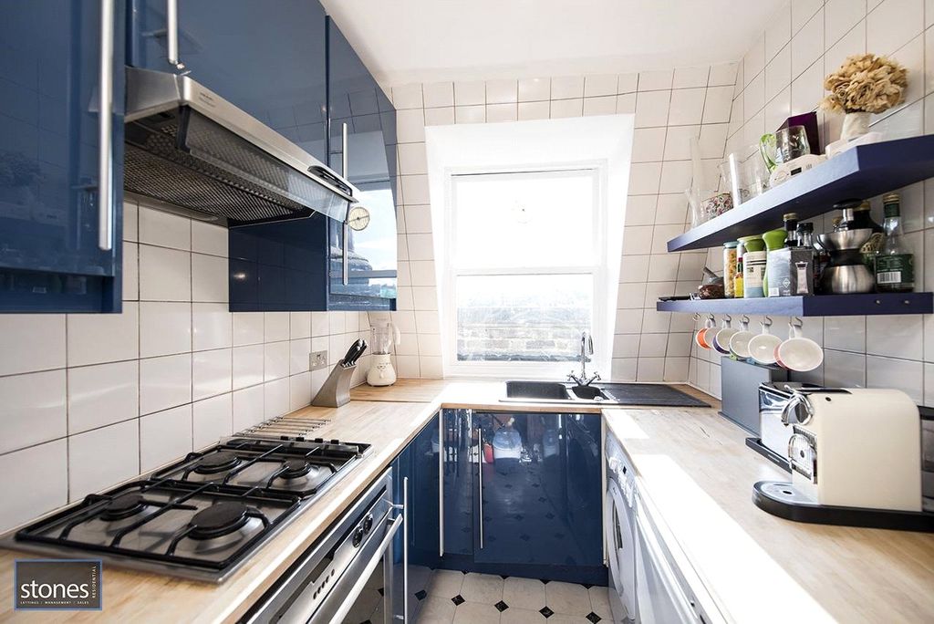 Property photo 2 of 7 Kitchen