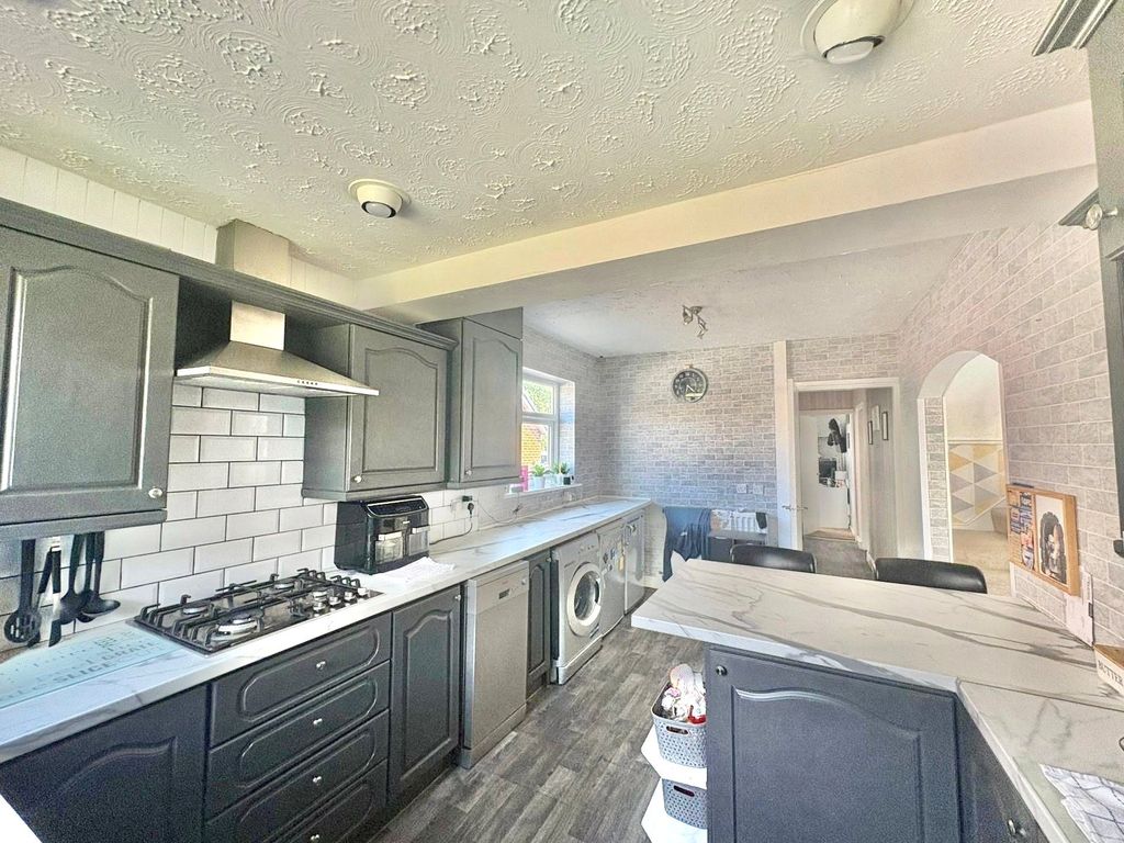 Property photo 2 of 14 Picture No. 11