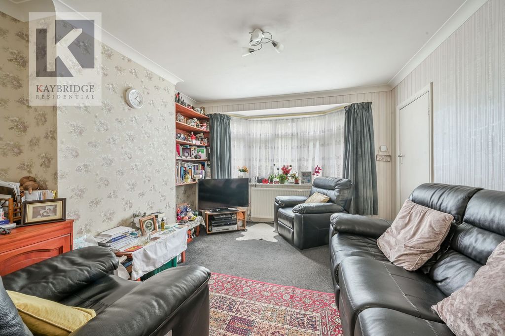 Property photo 2 of 13 Epsom
