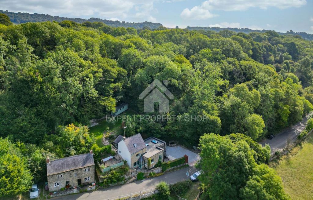 Property photo 2 of 31