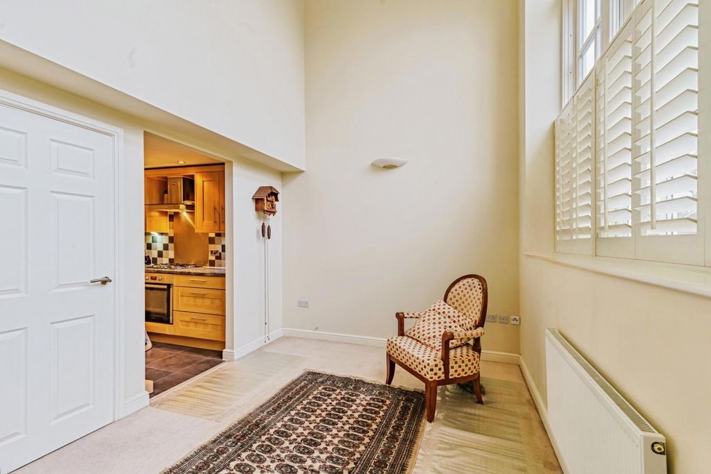 Property photo 3 of 12 Pbox-Img.Jpg