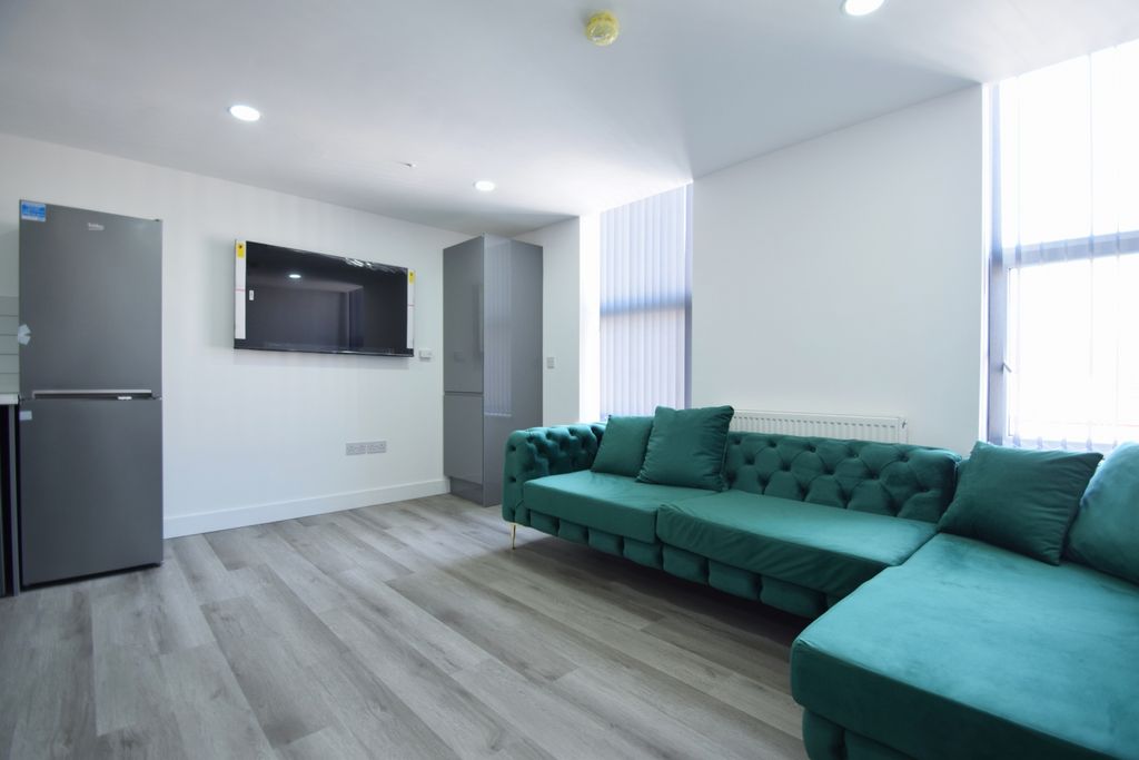 Property photo 1 of 9 Photo 2