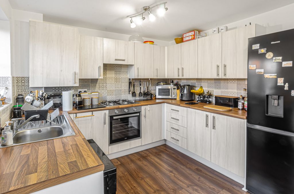 Property photo 2 of 17 Advert-16