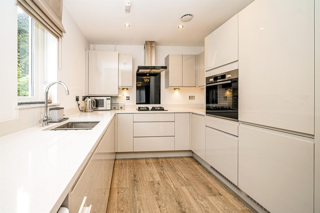 Property photo 2 of 12 Image