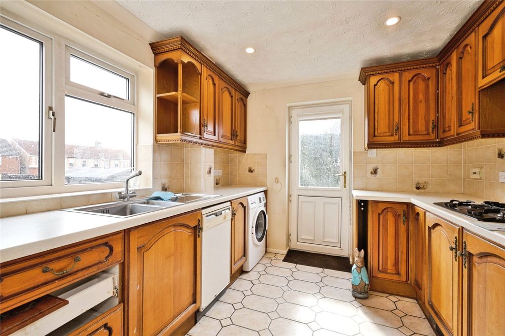 Property photo 2 of 18 Picture No. 12