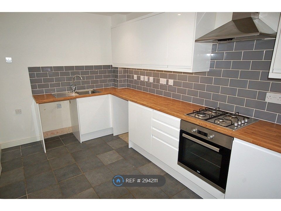 Property photo 2 of 9 Kitchen