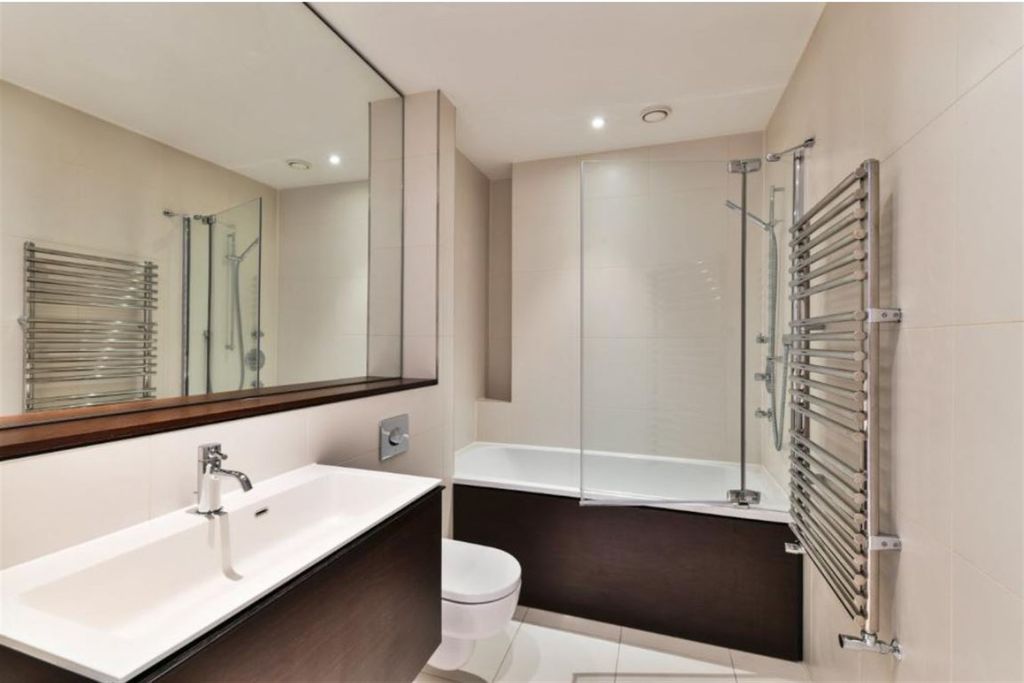 Property photo 3 of 11 Bathroom View