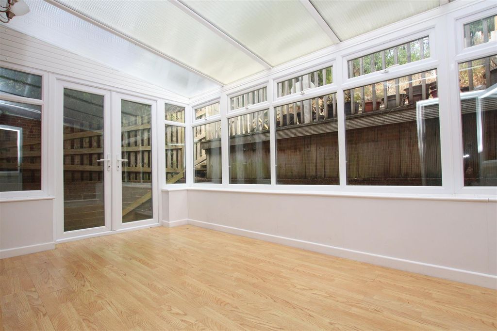 Property photo 3 of 12 Conservatory.Jpg