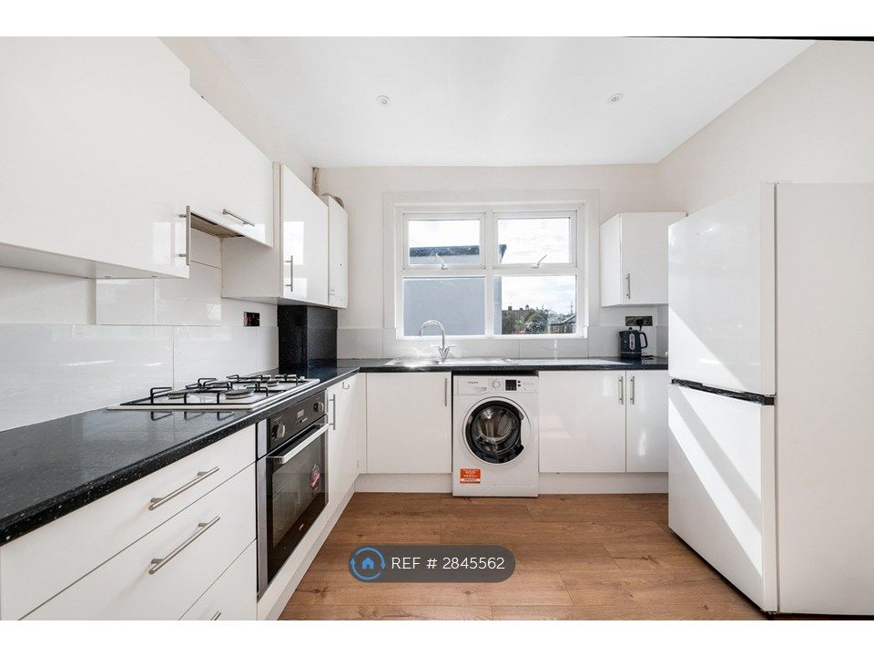 Property photo 3 of 18 Large Kitchen