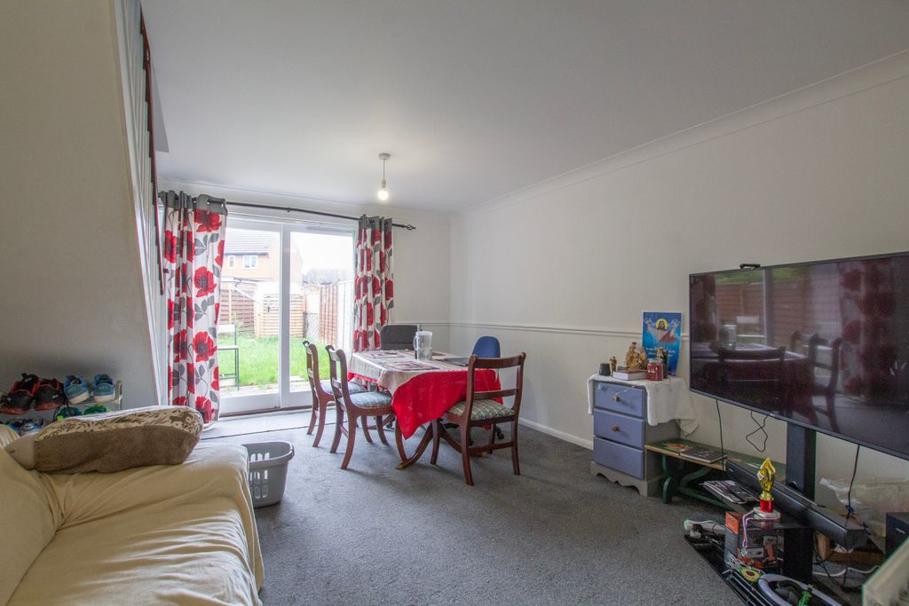 Property photo 3 of 6 Living Room