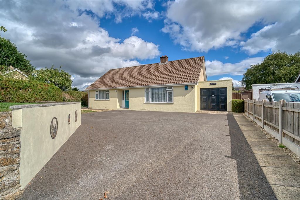 Property photo 1 of 11