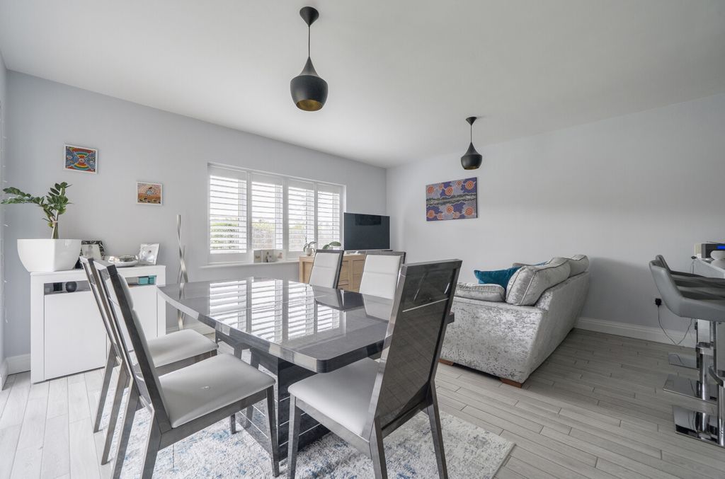 Property photo 3 of 27 1469730-9-6A1Ed9E...