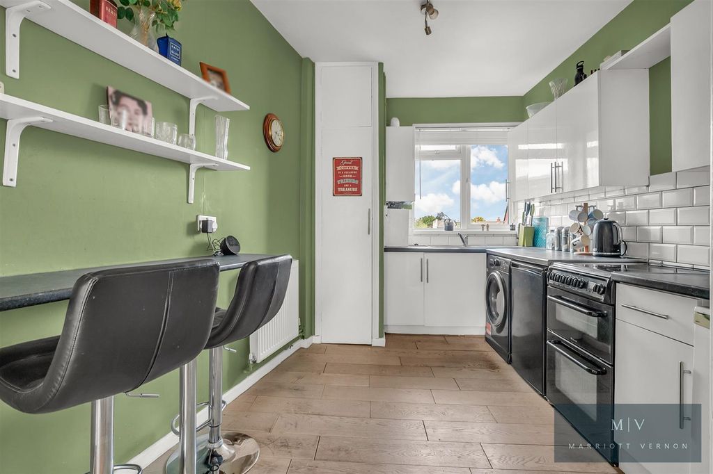 Property photo 1 of 11 Limpsfield Road 367A MV-4.Jpg