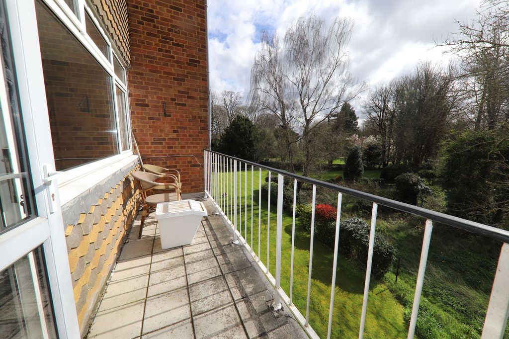 Property photo 2 of 11 Balcony