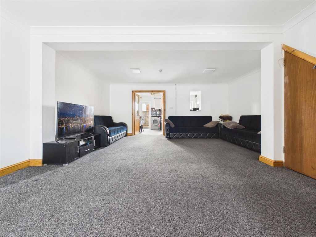 Property photo 3 of 12 Cam02435G0-Pr0220-Still017.Jpg