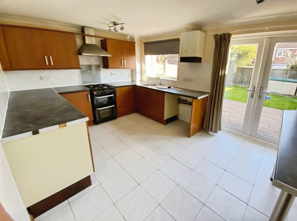 Property photo 3 of 8 Kitchen