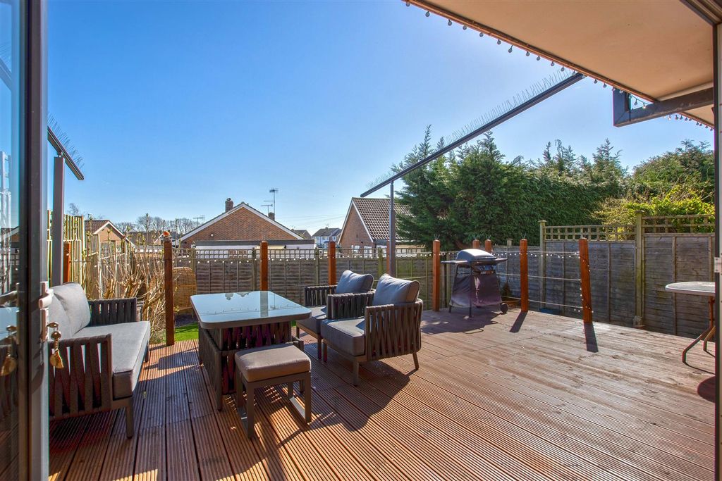 Property photo 3 of 24 Tyne Close_7.Jpg