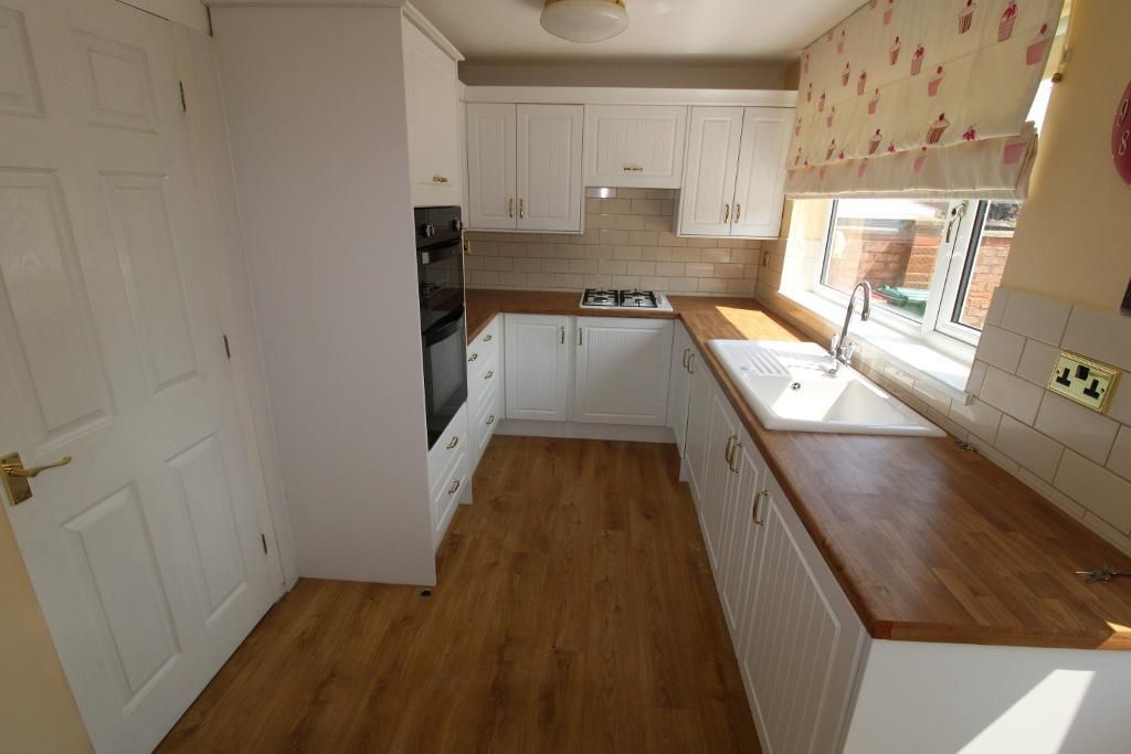 Property photo 2 of 17 Kitchen