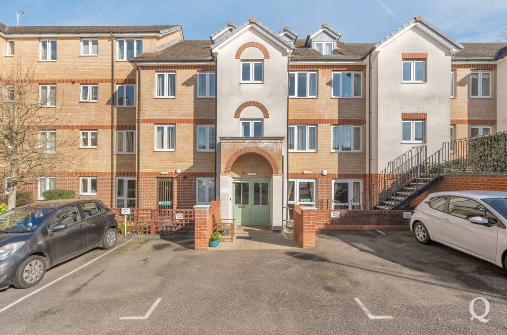 Property photo 1 of 18 95499E4c-B0B5-4c5...