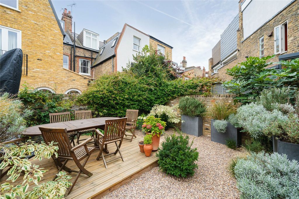 Property photo 3 of 11 Garden