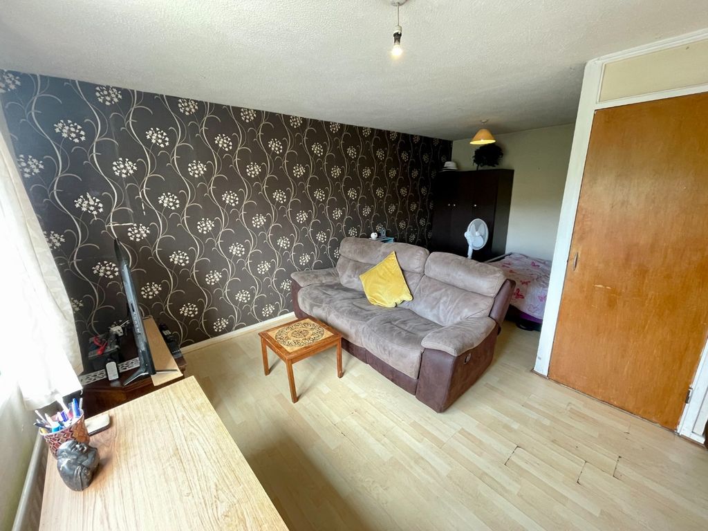 Property photo 3 of 7 4329092