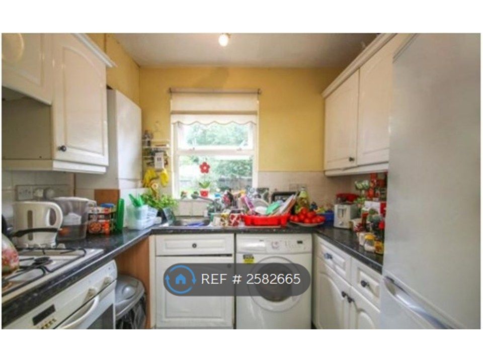 Property photo 3 of 7 Kitchen
