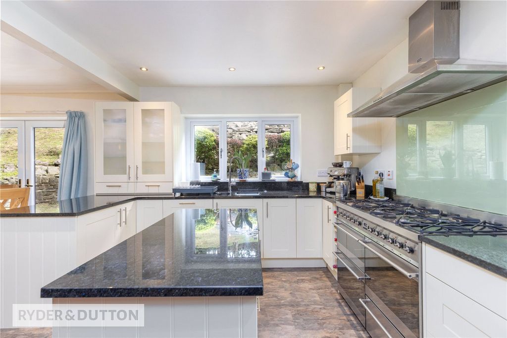 Property photo 3 of 73 Picture No. 95
