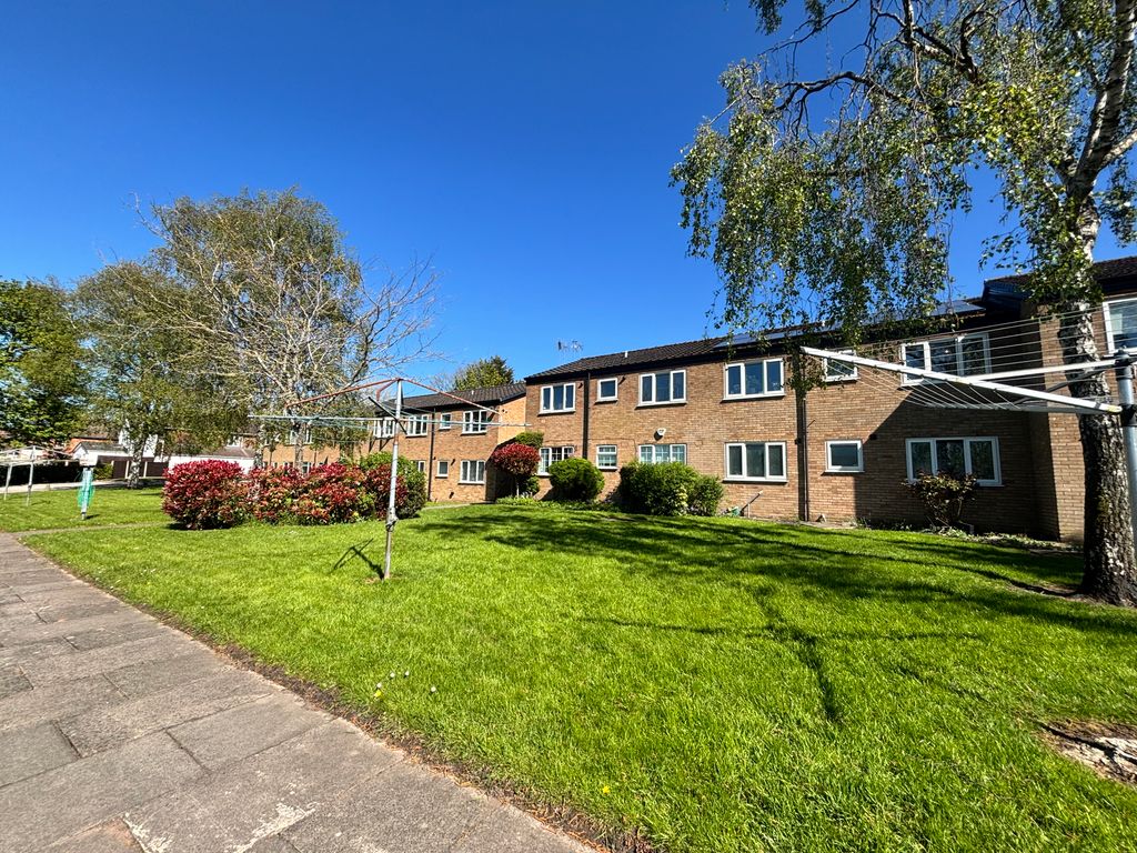 Property photo 2 of 16 Communal Garden