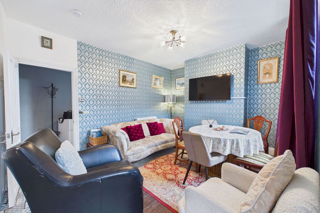 Property photo 3 of 12