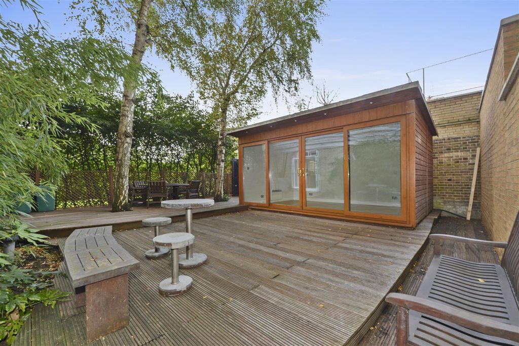 Property photo 2 of 17 30Bc Garden 3.Jpg