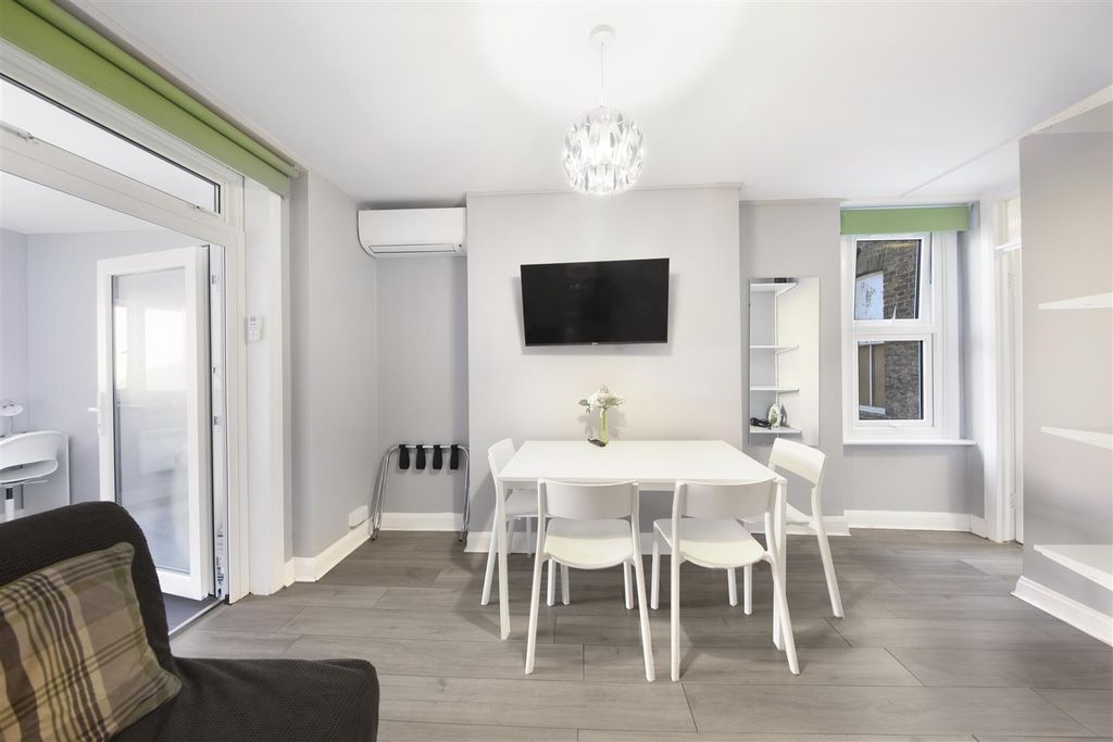 Property photo 3 of 10 Dining Area