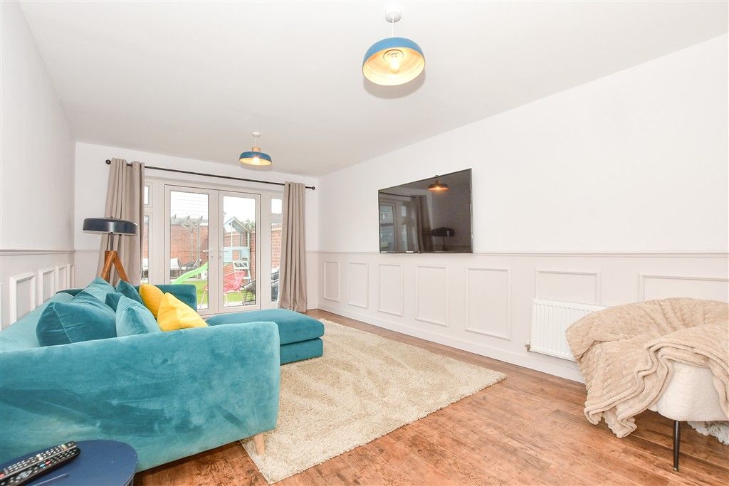 Property photo 3 of 12 Lounge