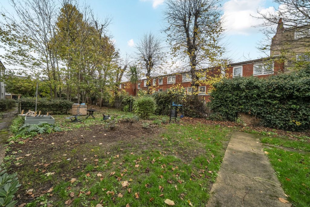 Property photo 3 of 18 Garden