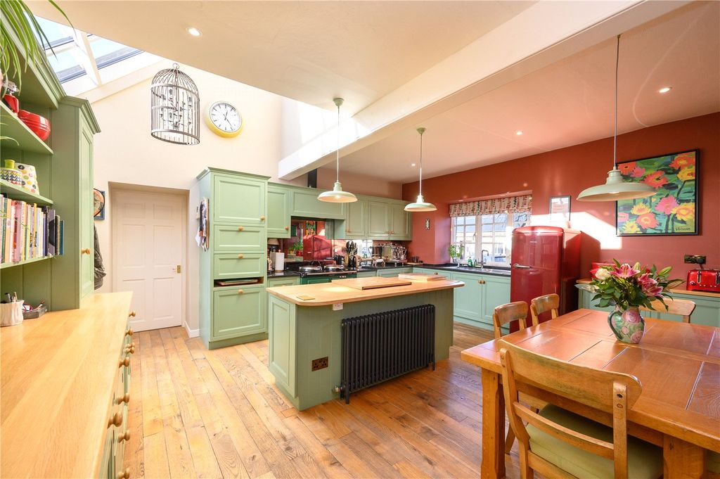 Property photo 3 of 28 Kitchen