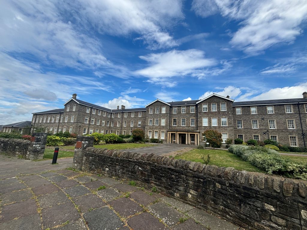 Property photo 1 of 7 Muller Outside Front