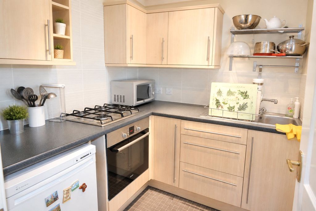 Property photo 2 of 5 Kitchen
