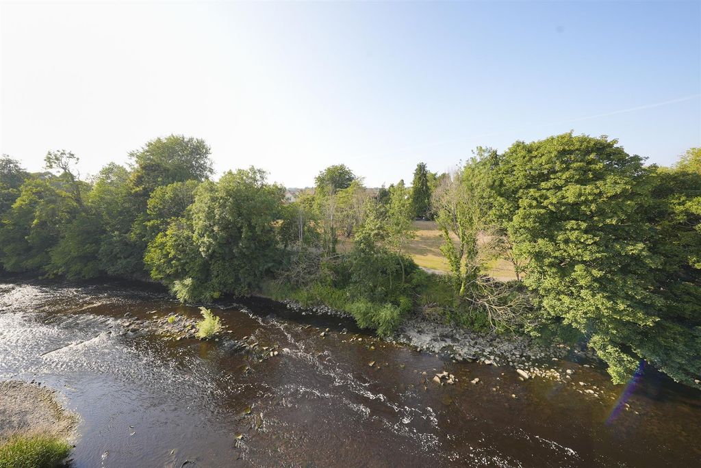 Property photo 2 of 19 Outlook Over River Wharfe
