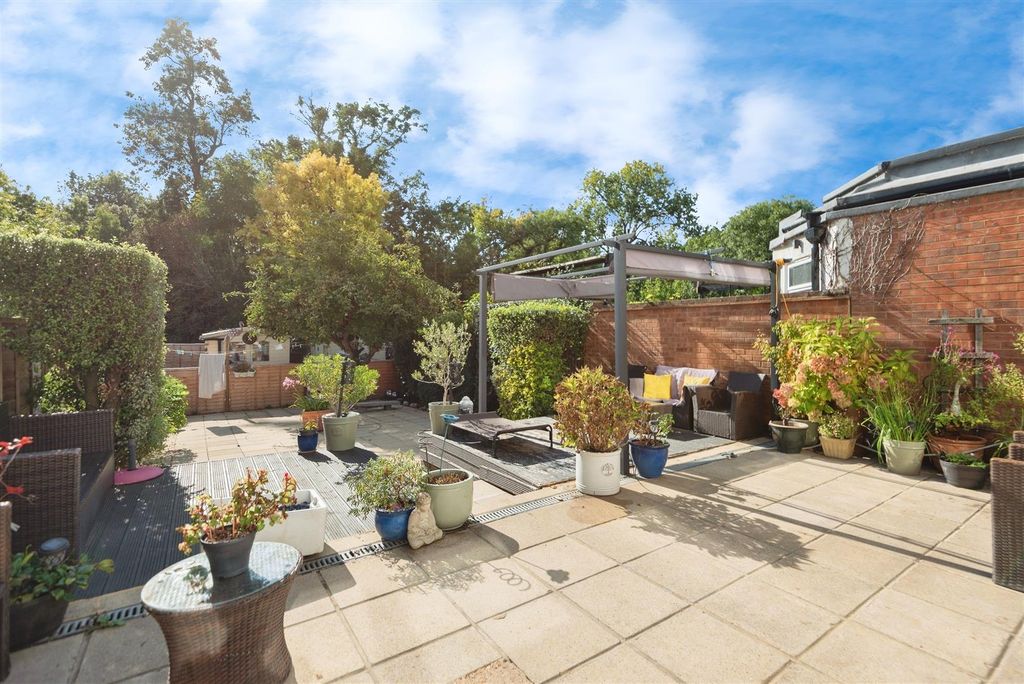 Property photo 3 of 8 77 Lyndhurst Avenue1.Jpg