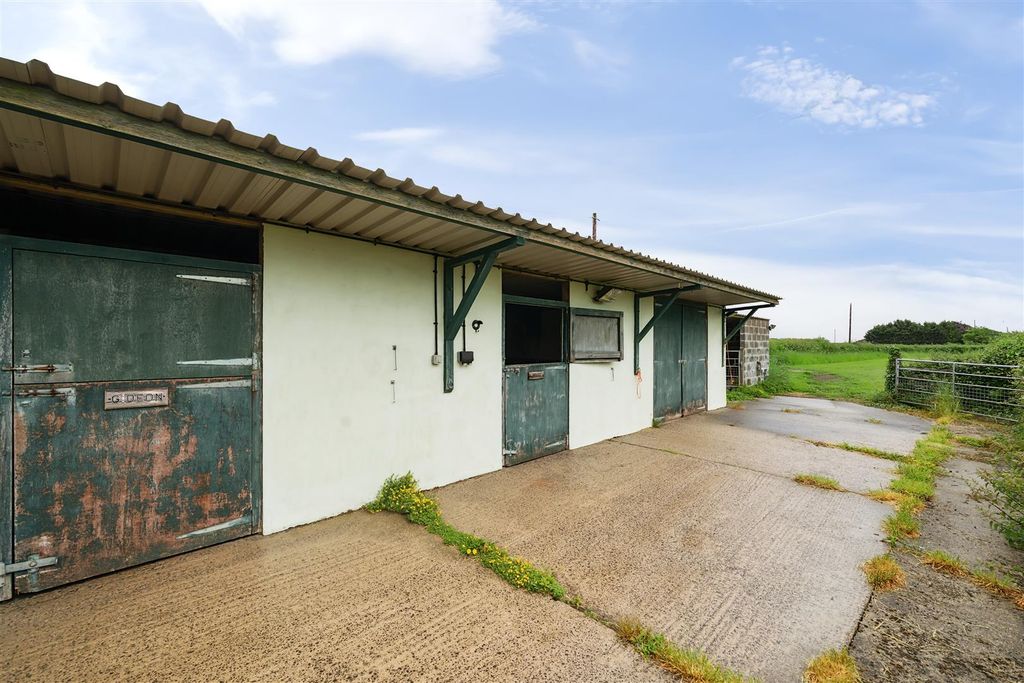 Property photo 2 of 20