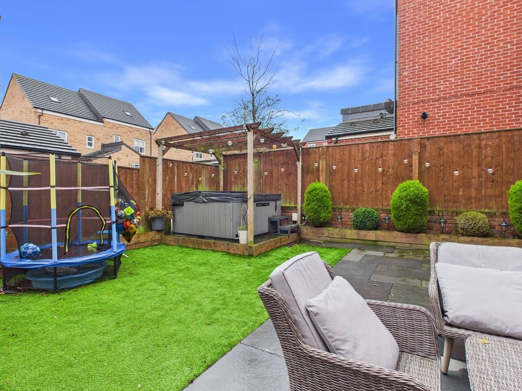 Property photo 3 of 14 External