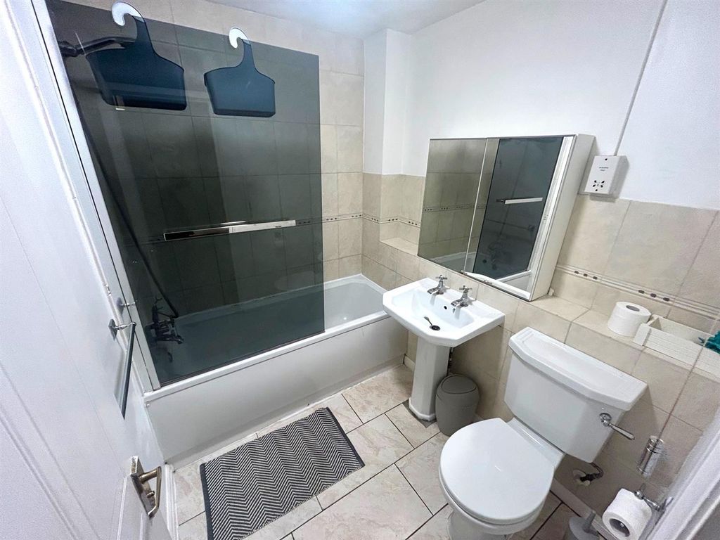 Property photo 3 of 12 Bathroom