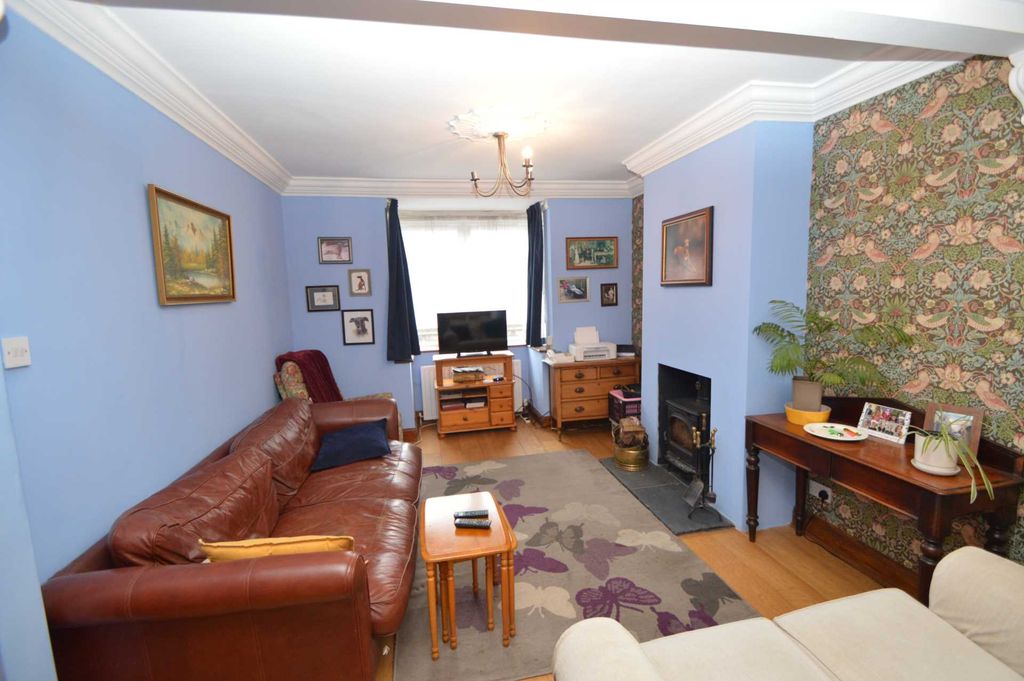 Property photo 3 of 9
