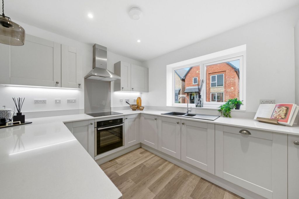 Property photo 2 of 27