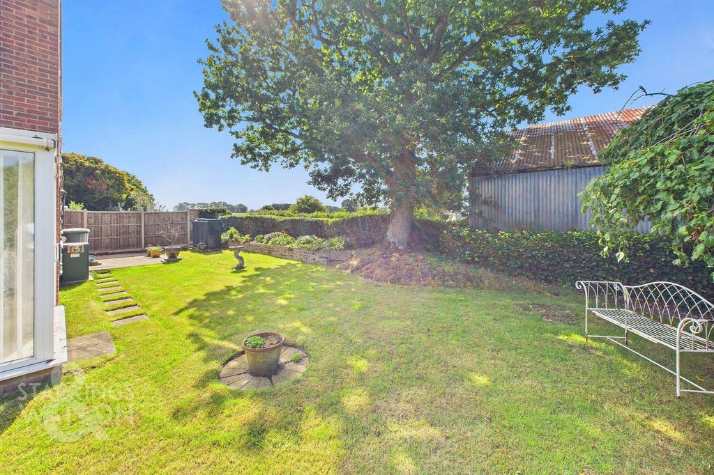 Property photo 3 of 27