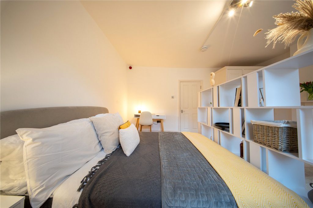 Property photo 3 of 17 Bedroom