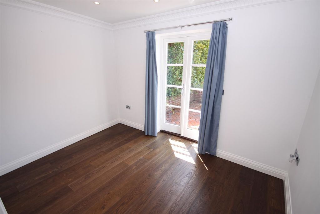 Property photo 3 of 11 Dining Room