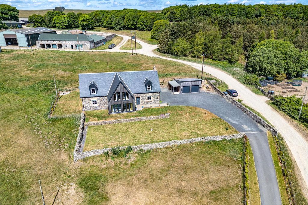Property photo 2 of 42 8 Blythe Farm Cottages Lauder 92.Jpg