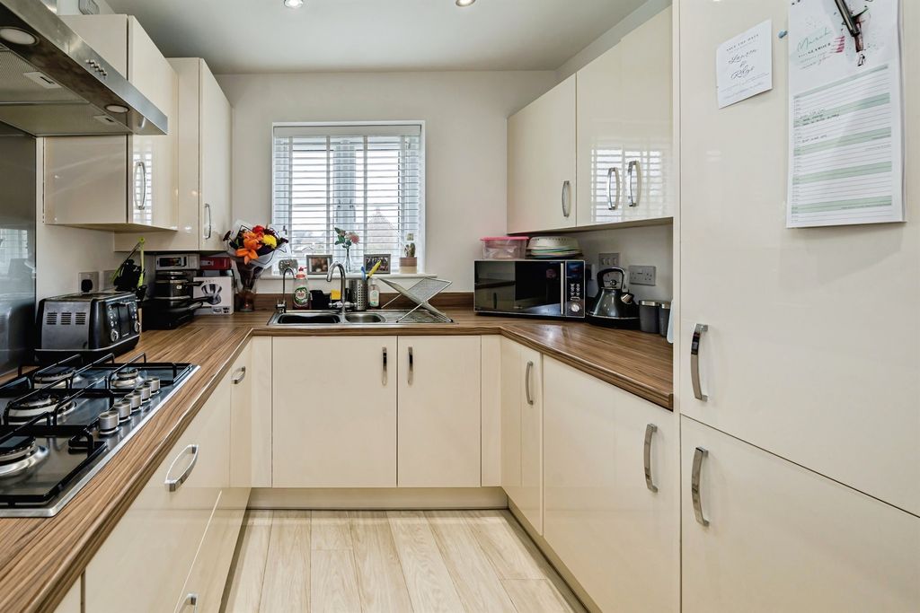 Property photo 2 of 19