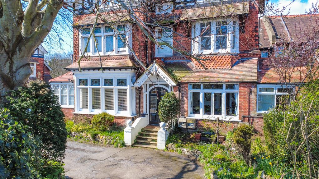 Property photo 2 of 35